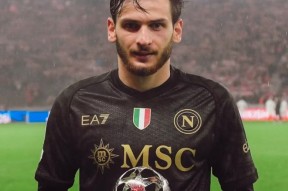 开云体育网站-赛前体能课后，那不勒斯官宣签约备战德甲，更衣室稳定，身体对抗强度拉满